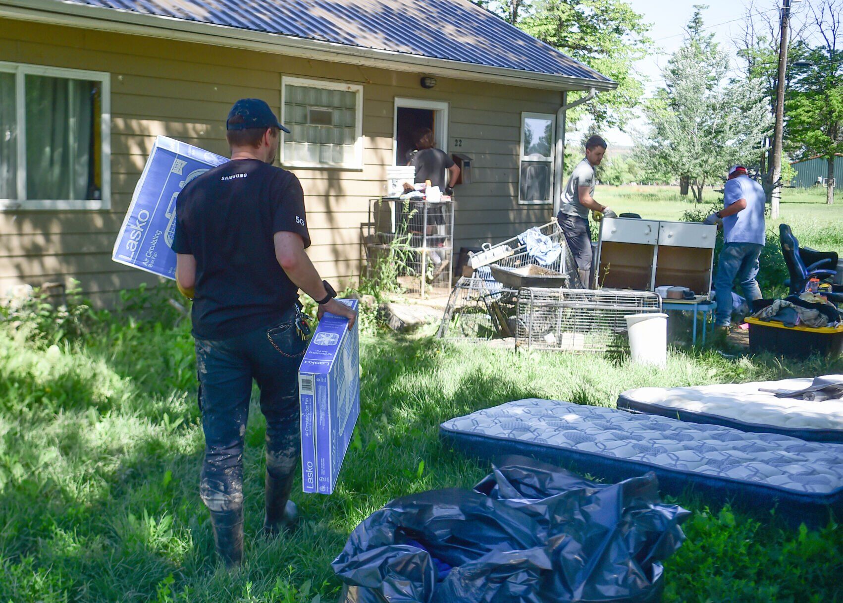 Volunteers gather in Fromberg to help after historic flooding